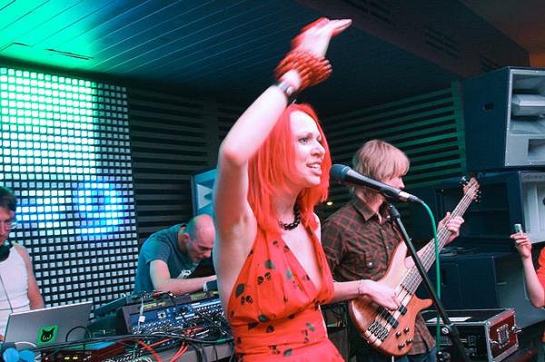 SCSI-9 feat. Katya Ryba - Senorita Tristeza (The Show Is Not Mine)